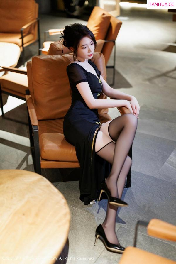 梦心玥  [XiuRen]高清写真图 2024.11.29 No.9526 梦心玥 黑丝美腿第6张图片